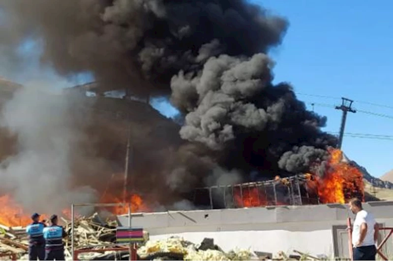 Palandöken’de kafe yangını paniğe neden oldu