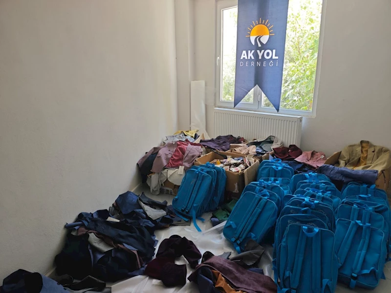 Ak Yol Derneği’nden Okullar Açılmadan 300 Öğrenciye Yardım 