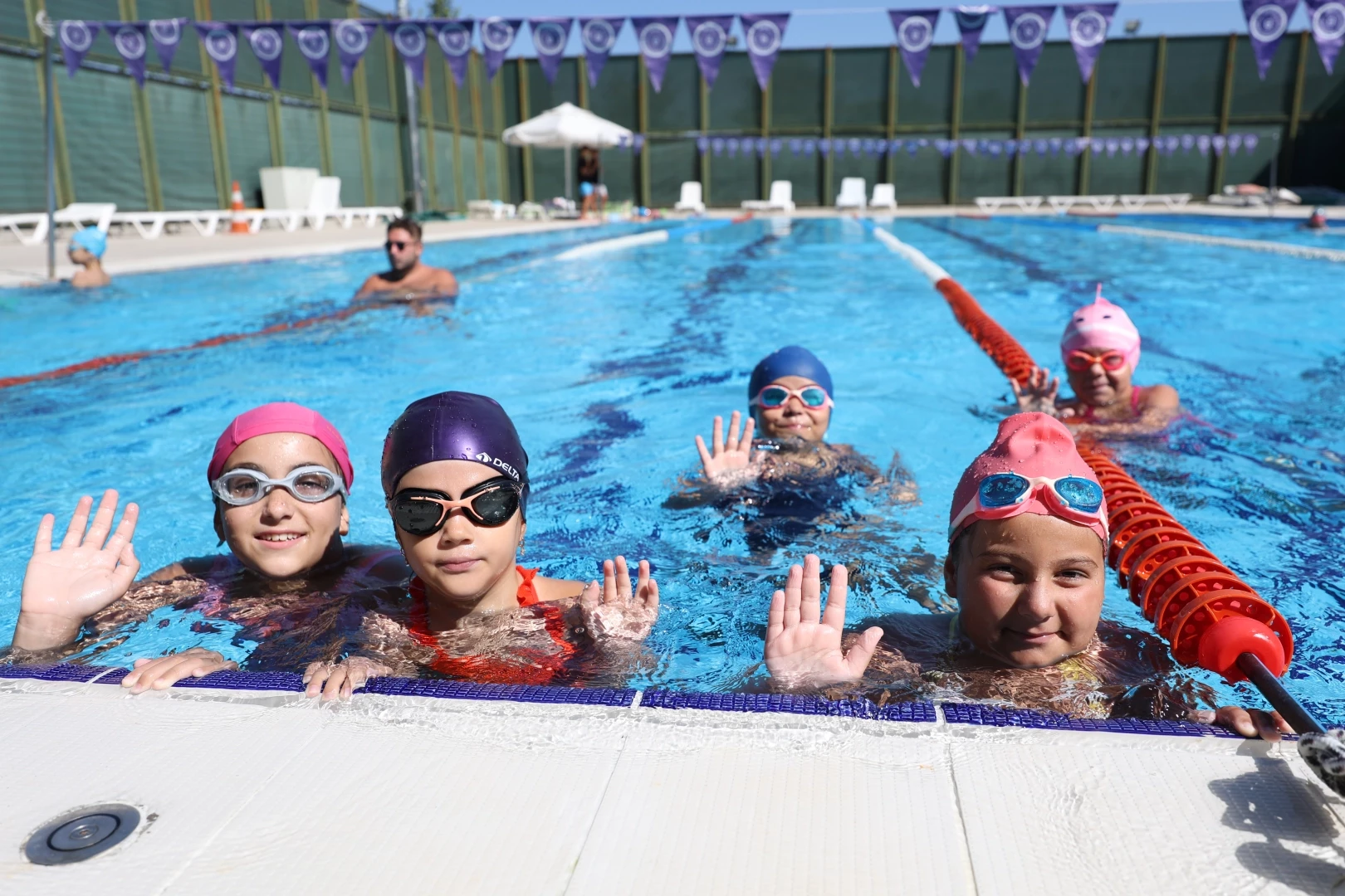 Bursalı minik yüzücüler sertifikalandı