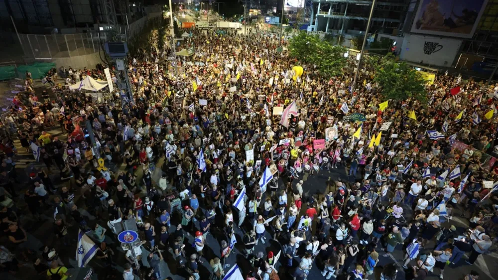 Gazze’de bombardıman sürüyor; küresel protestolar büyüyor