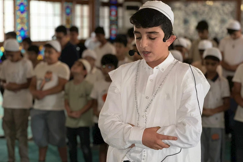 Mersin’de çocuklar “Hayat Namazla Güzeldir” dedi