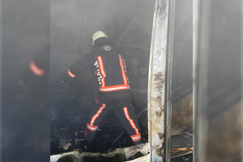 TOKİ şantiyesinde konteyner yangını