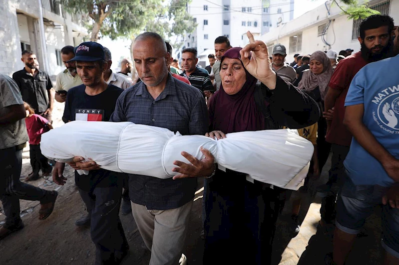 Siyonist rejim yardım bekleyen sivillere saldırdı: 3 şehit