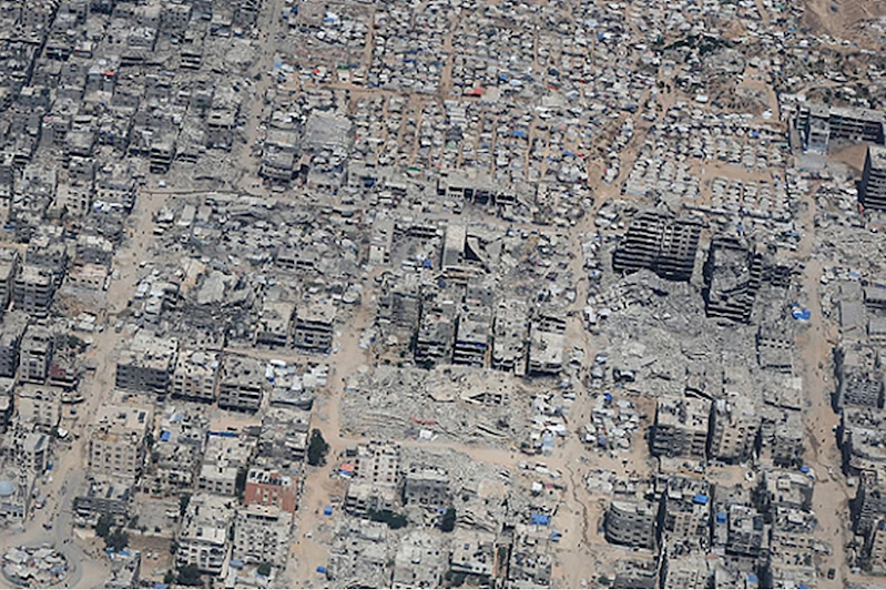 Havadan çekilen görüntüler: Kuzey  Gazze gri ve ıssız bir enkaza dönüştü