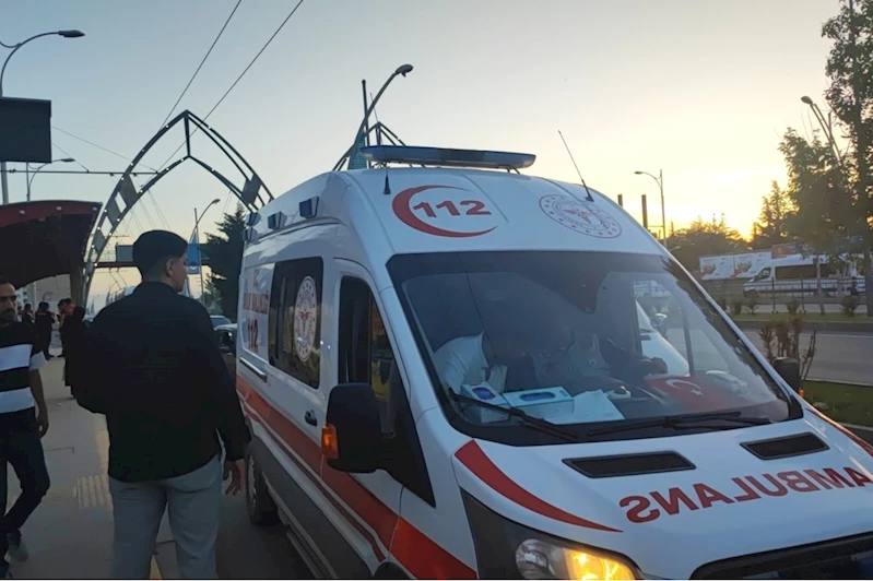 Motosiklet ile servis aracı çarpıştı: Bir ağır yaralı