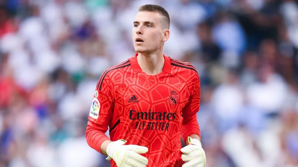  Fenerbahçe’de kanat ve kaleci arayışı: Catamo teklifi, Lunin planı