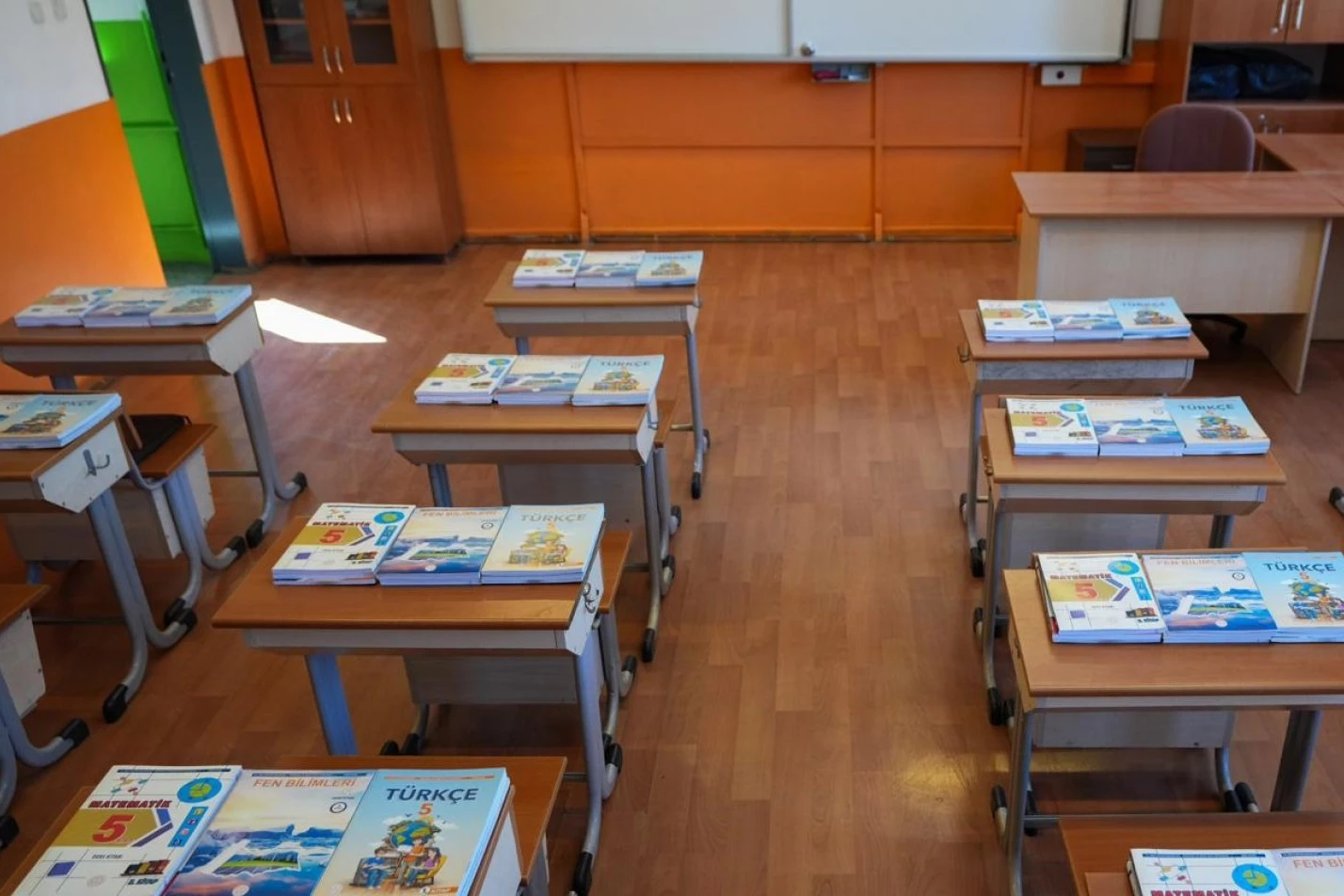 184 milyon ders kitabı yeni dönem için okul sıralarında