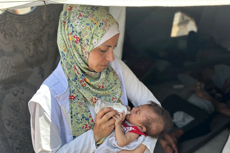 Kıtlığın ortasında bebekler için yaşam mücadelesi