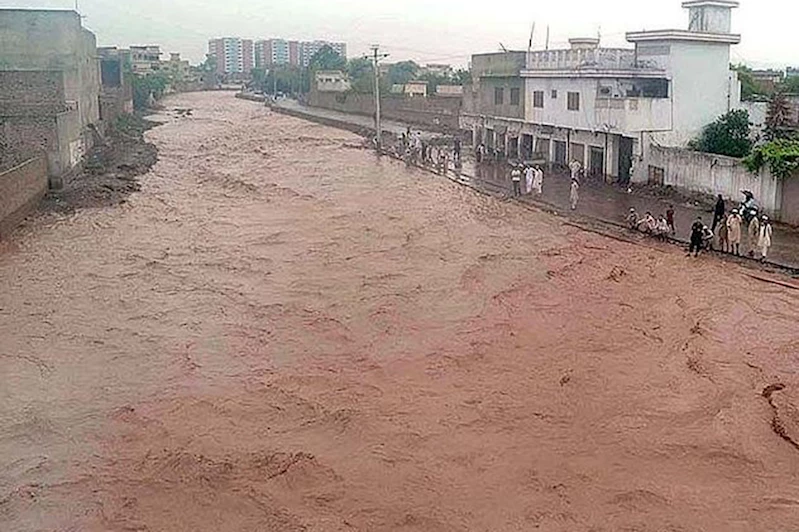 Pakistan’da baraj suları sele yol açtı: 22 ölü