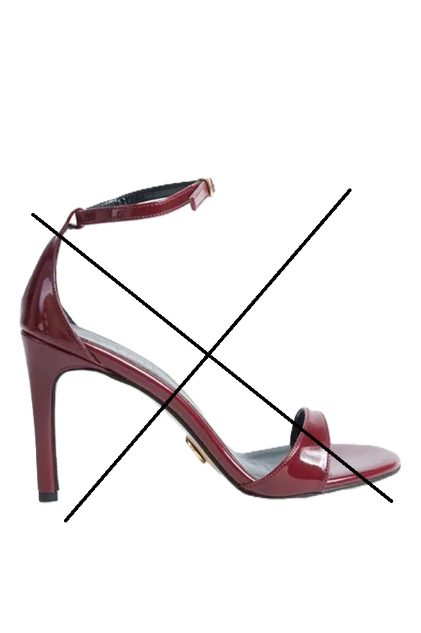 5 arabaya çarpan kadın sürücü topuklu ayakkabısını işaret etti