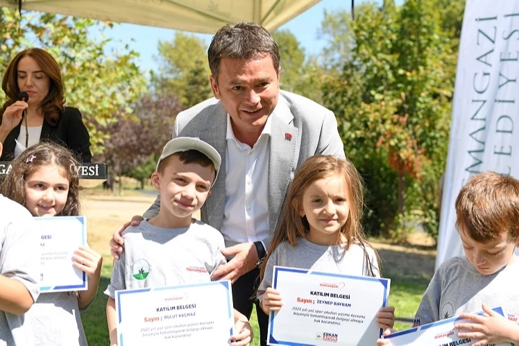 Bursa Osmangazi’de 8 bin 24 çocuk yüzme keyfi yaşadı