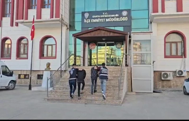 Kahta’da Bıçaklı Saldırı: 1 Kişi Hayatını Kaybetti, 2 Şüpheli Tutuklandı 