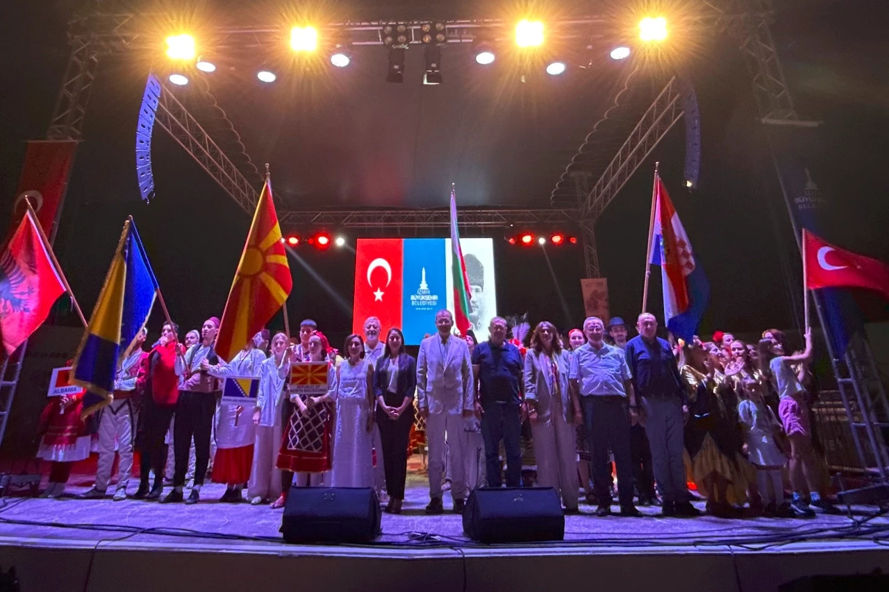 Balkan coşkusu İzmir