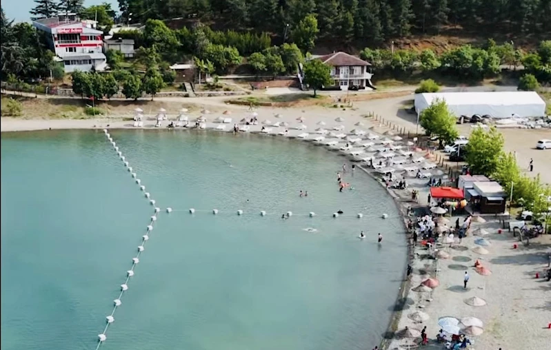 Sıcak Havalardan bunalan vatandaşlar Hazar Gölü’ne akın etti