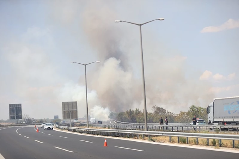 Kırklareli’de yangın: Otoyolda trafik durduruldu