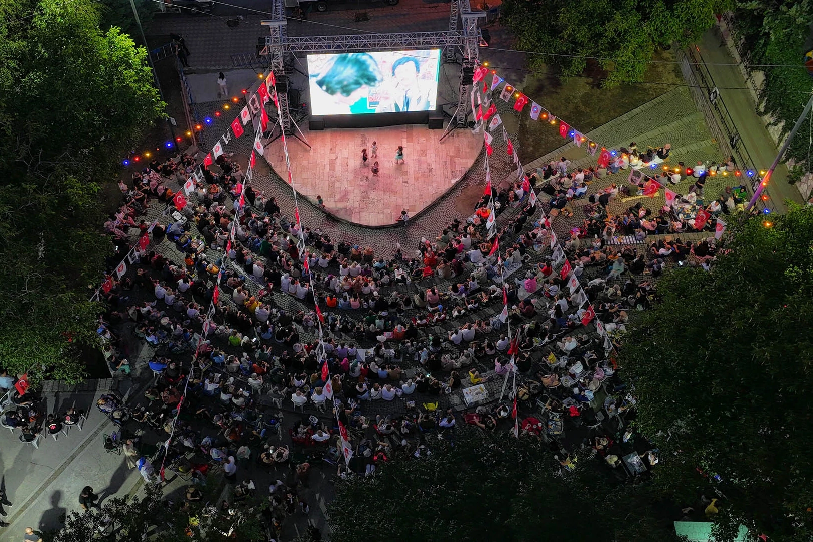 Ankara Keçiörenliler açık havada sinemanın keyfini çıkardı