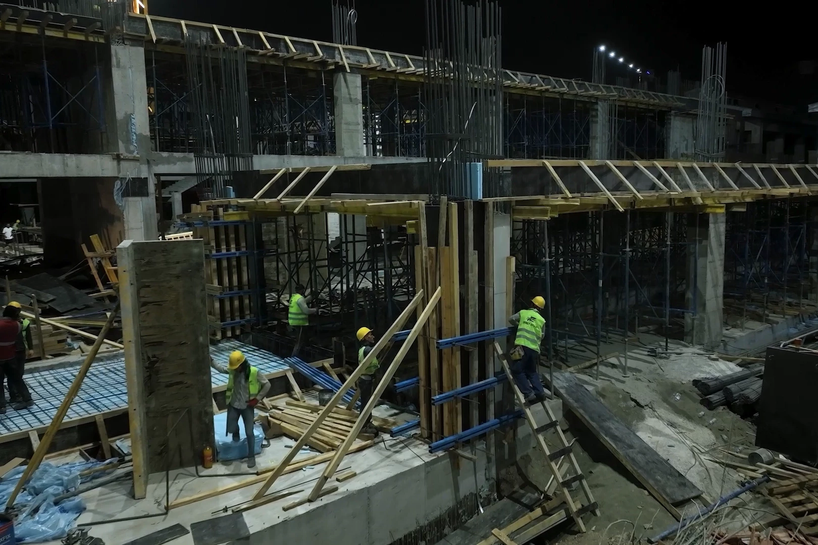 Bakan Kurum deprem bölgesinden çalışma görüntüleri paylaştı