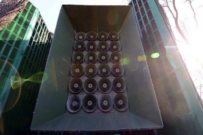 Kuzey Kore, sınırdaki bazı propaganda hoparlörlerini kaldırmaya başladı