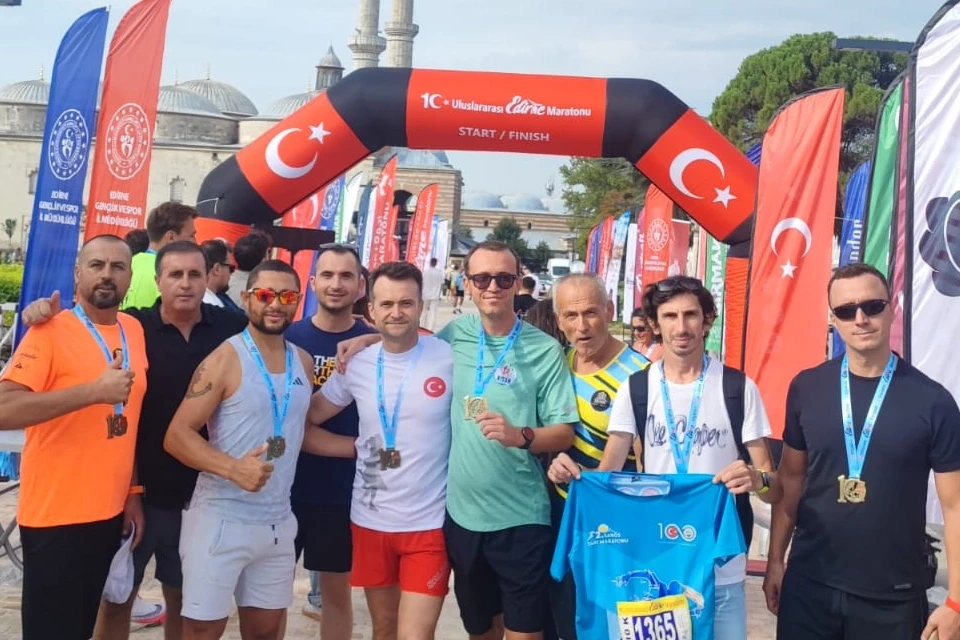 Koşan Keşan ekibi Edirne Yarı Maratonu’ndan derecelerle döndü