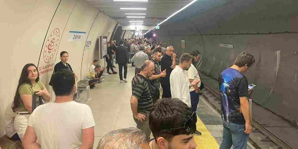  İstanbul’da Ulaşım Krizi: Metro Arızası Yolcuları Mağdur Etti 