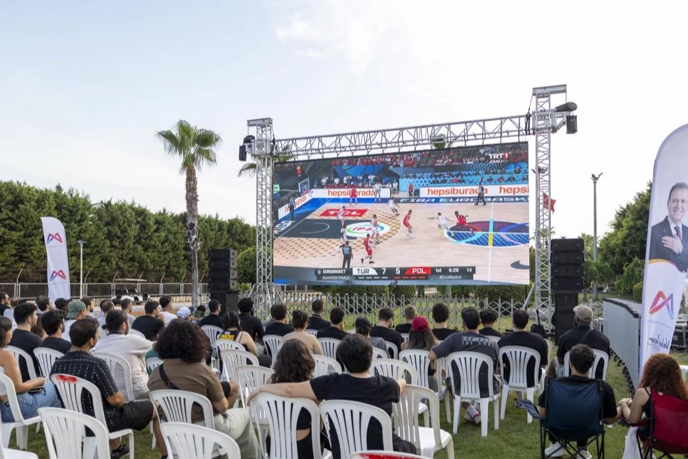 Mersin’de Büyükşehir’le milli maç coşkusu