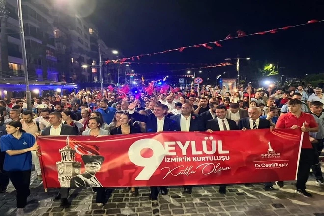 İzmir’in kurtuluşunun 103. yılı coşkuyla kutlandı