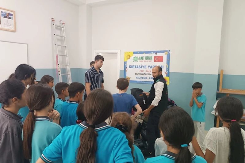 Balıkesir’de Umut Kervanı, ihtiyaç sahibi çocuklara kırtasiye desteği sağladı
