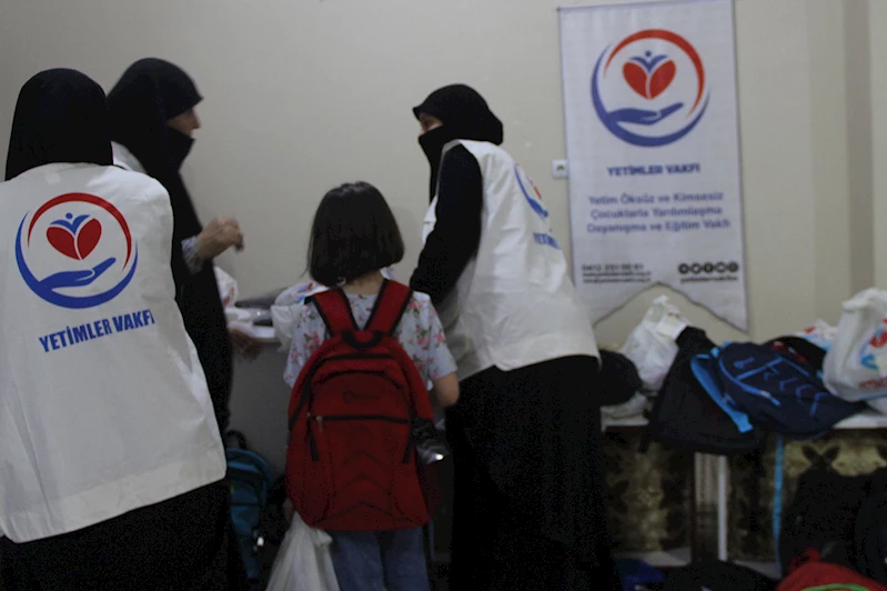 Yetimler Vakfı Cizre’de ihtiyaç sahibi öğrencilere kırtasiye yardımında bulundu