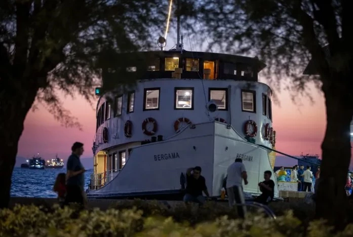 Bergama Vapuru ile İzmir Körfezi’nde Zamanda Yolculuk