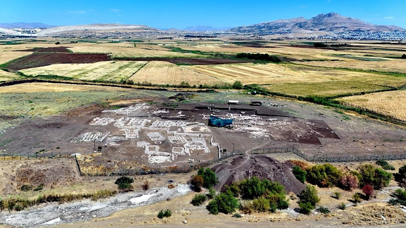 Çayönü tepesi’nde 9 bin 500 yıllık kamusal yapı gün yüzüne çıkarıldı