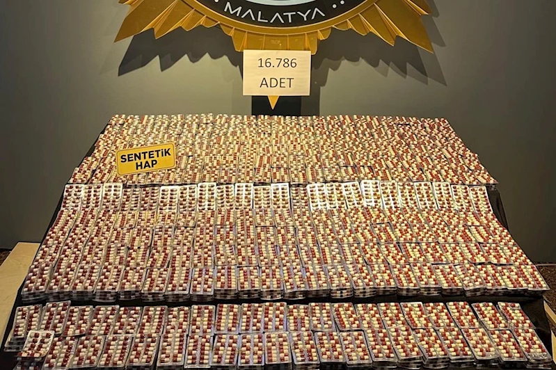 Durdurulan araçtan binlerce sentetik uyuşturucu çıktı