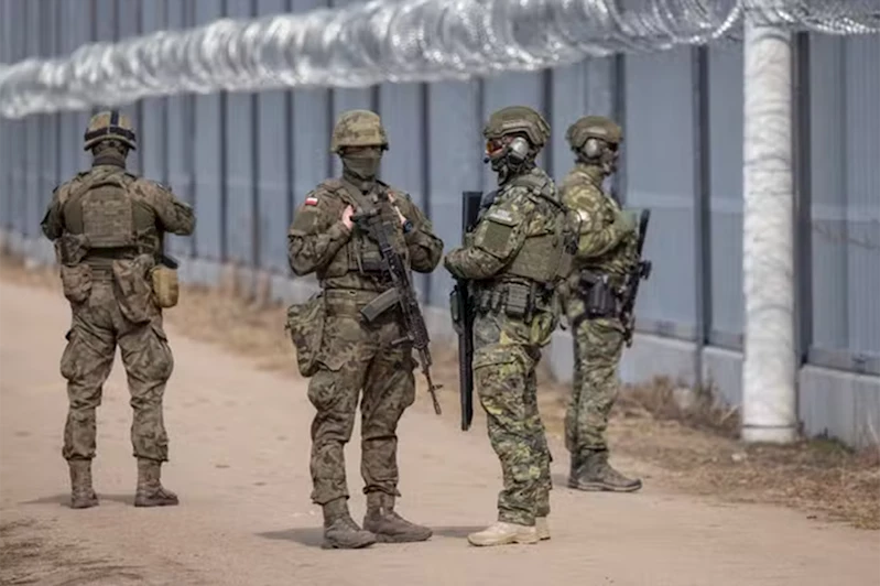 Polonya doğu sınırına 40 bin asker yığıyor