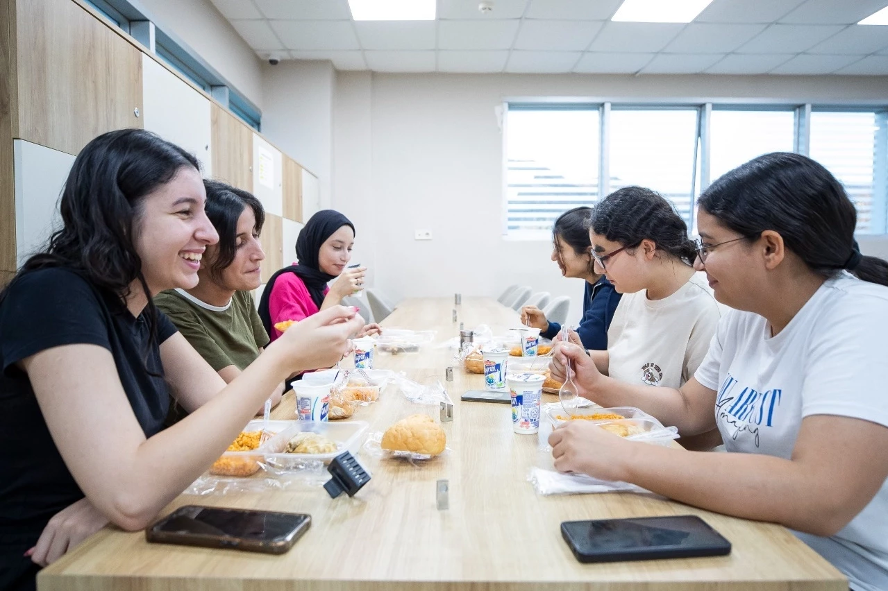 İzmir Büyükşehir’den üniversitelilere barınma desteği: Bu yıl da zam yok