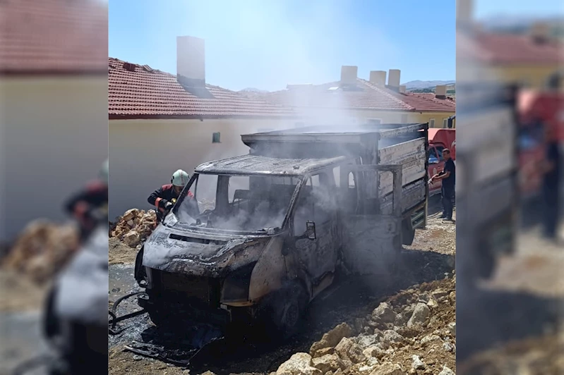 TOKİ şantiyesinde alev alan araç küle döndü