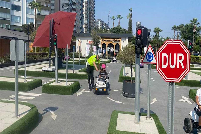 Mersin’de koruyucu evlerde kalan çocuklara trafik bilinci eğitimi