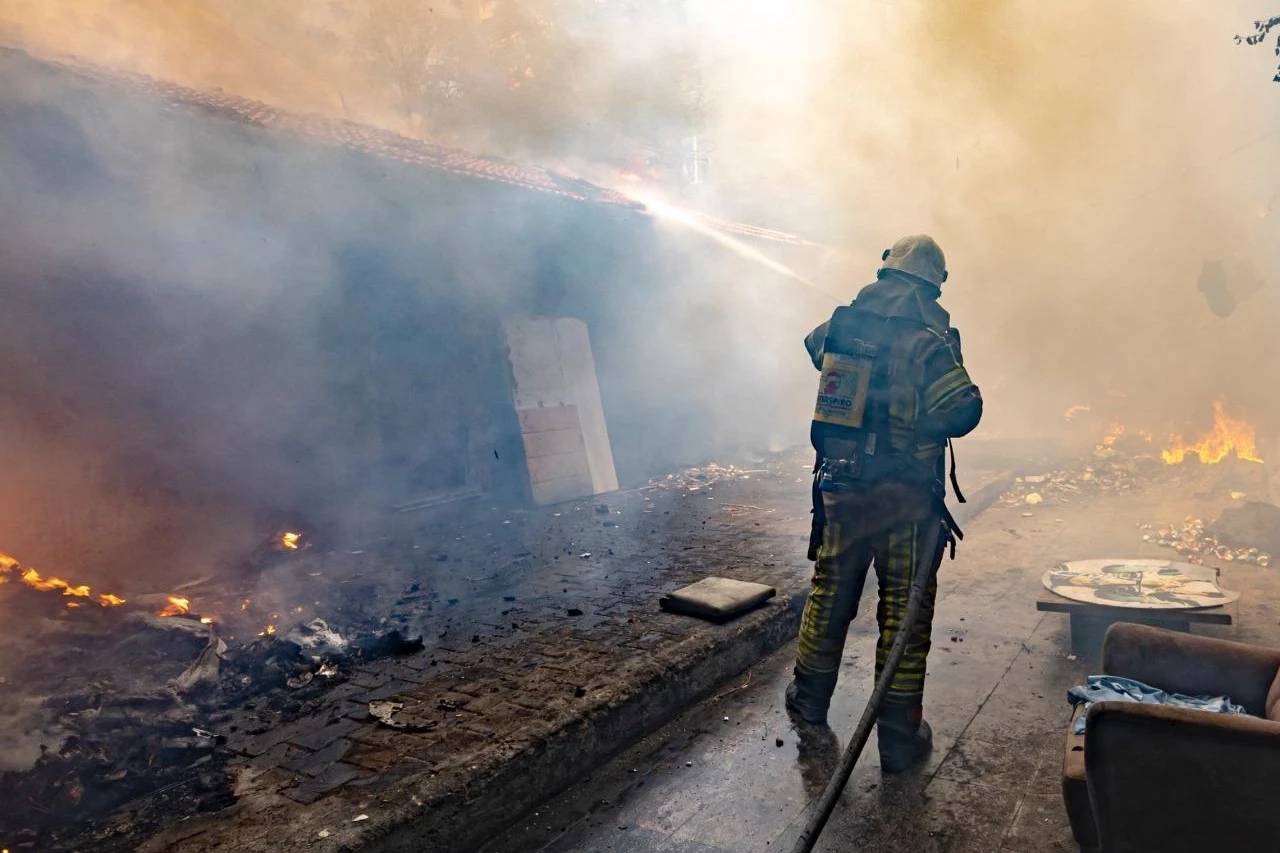 İzmir İtfaiyesi 8 ayda 11 bin 564 yangına müdahale etti