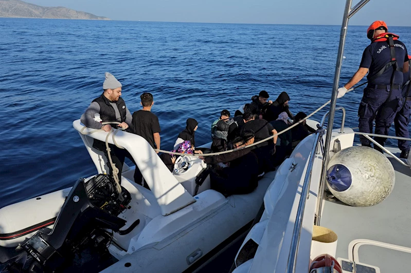 Yunanistan unsurlarınca geri itilen düzensiz göçmenler kurtarıldı