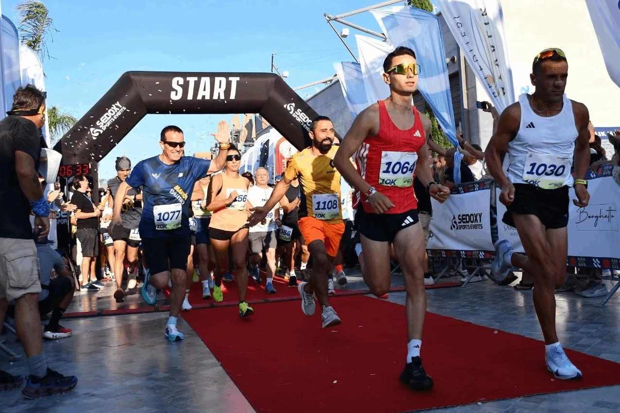 Ayvalık’ta maraton coşkusu: 24 ülkeden 1300 sporcu Balıkesir’de buluştu