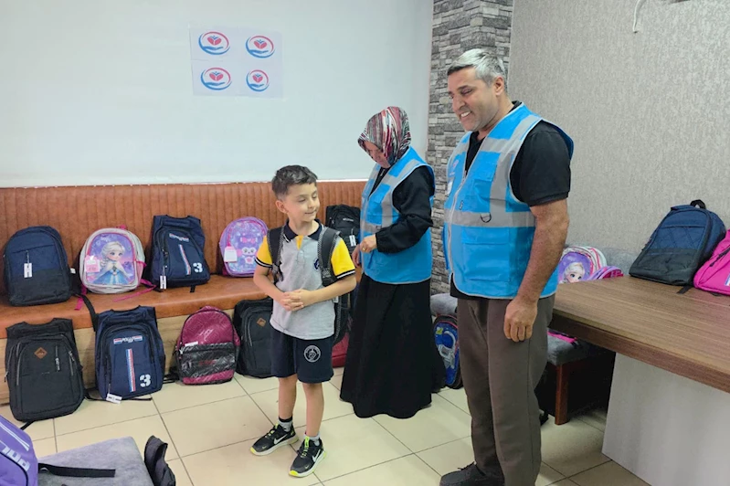 Yetimler Vakfı’ndan 35 öğrenciye kırtasiye desteği