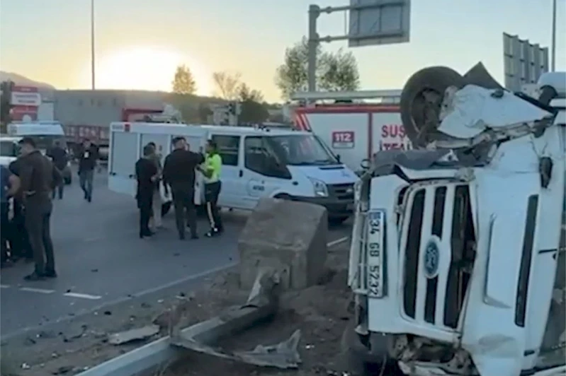 Sivas’ta tarım işçilerini taşıyan minibüs devrildi: 15 yaralı