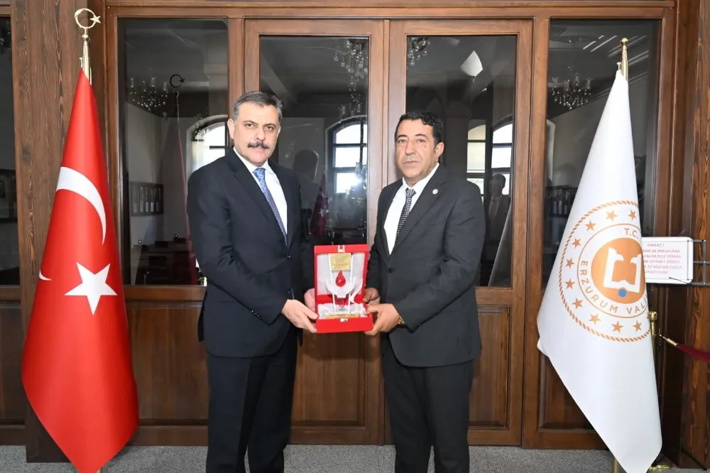  Erzurum Valisi Çiftçi, Horasan’daki Kan Bağışı Etkinliğine Teşekkür Belgeleri Verdi