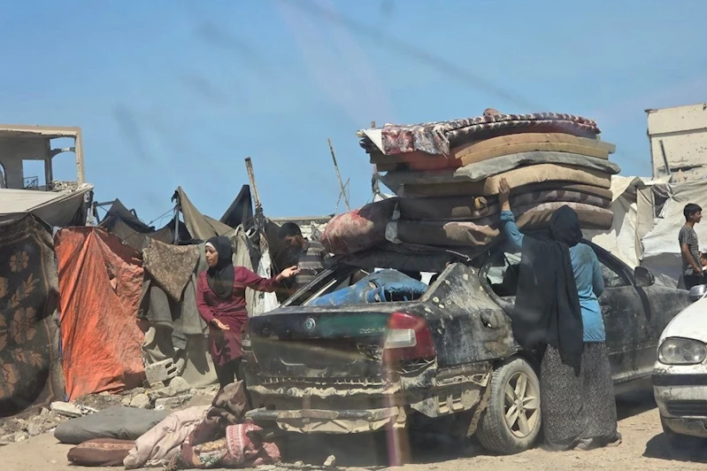 Yoğun saldırılara rağmen Filistinli aileler Gazze’ye geri dönüyor