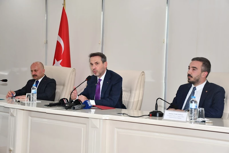 ‘Türkiye Yüzyılı Buluşmaları’ Adıyaman’da: Bakan Bayraktar’dan Enerji, Yatırım ve Kalkınma Mesajları 