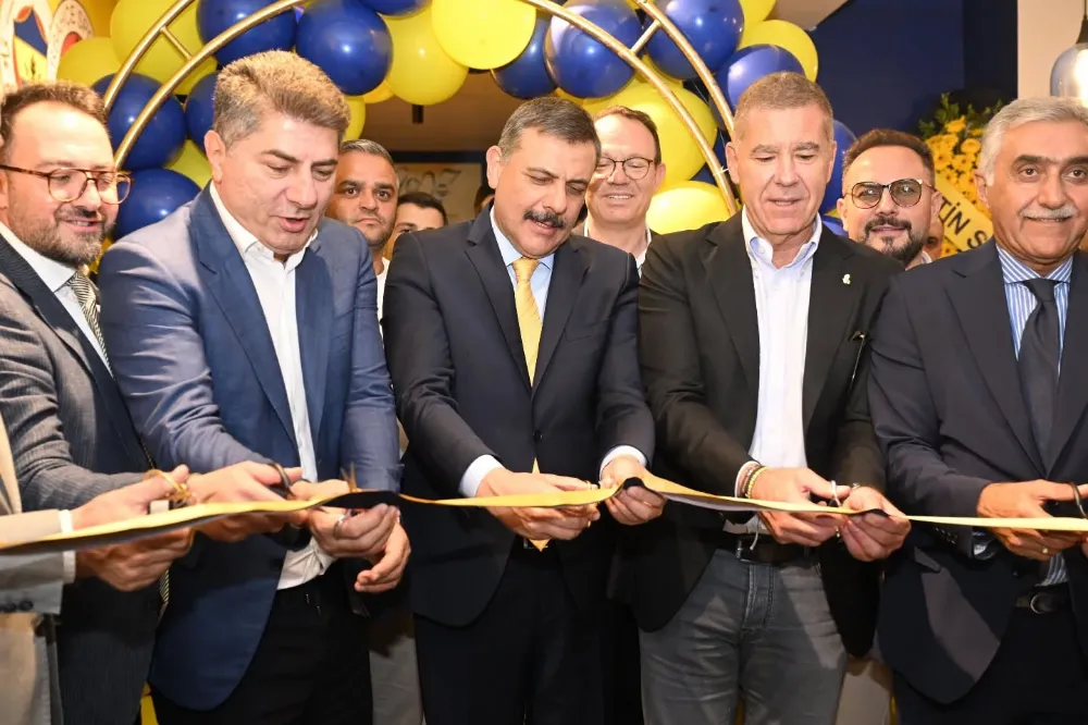 Vali Çiftçi Erzurum Fenerbahçeliler Derneğinin açılışına katıldı