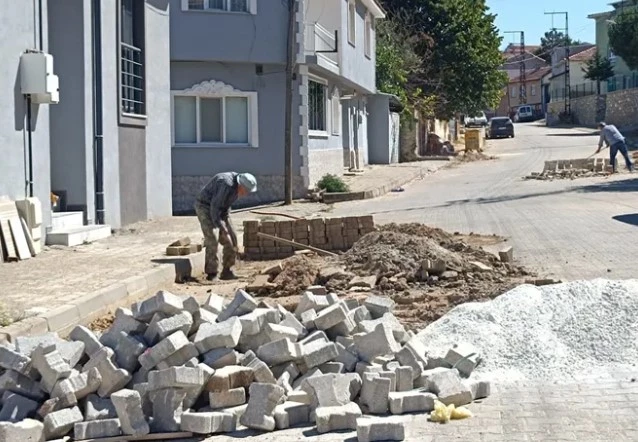 Pazaryeri’nde Bozulan Kaldırımlar Yenileniyor
