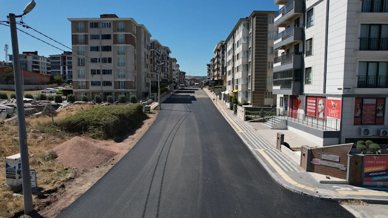 Balıkesir Büyükşehir, yıllardır hizmet bekleyen yolları asfaltla buluşturuyor