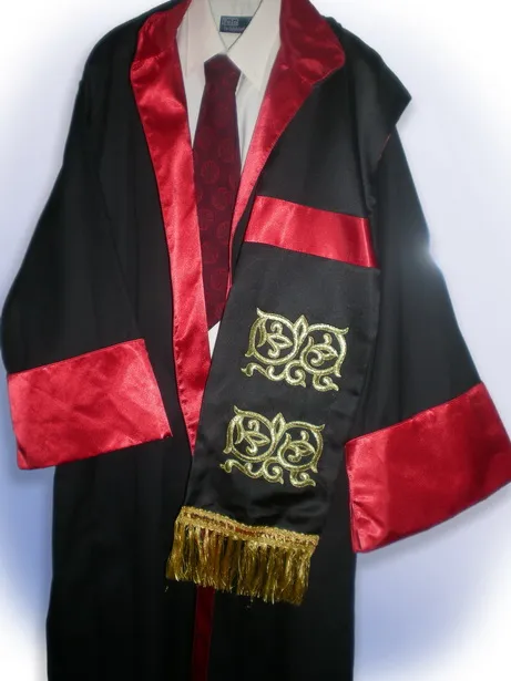 “Balık Baştan Kokmuş: Akademi mi, Çaka Pazarı mı?”