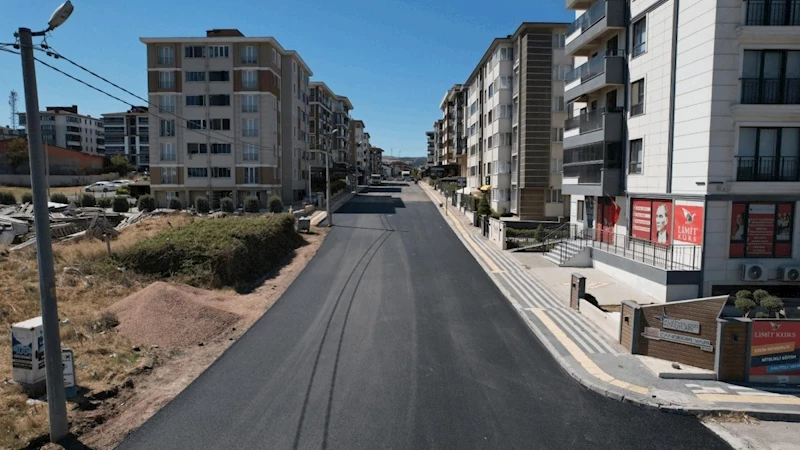 Büyükşehir, Uzun Süredir Bekleyen Yolları Asfalta Kavuşturuyor