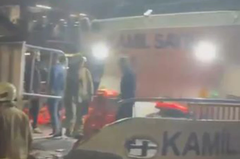 Yolcu motoru ile kuru yük gemisi çarpıştı: 8 yaralı