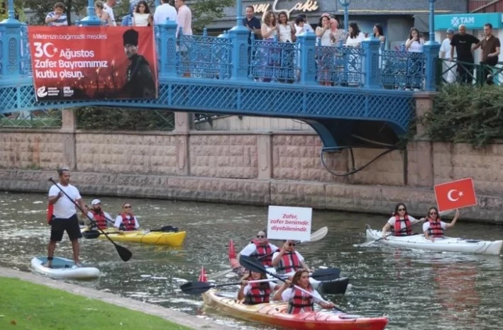 Eskişehir’de Kano Sporcularından Görkemli Gösteri